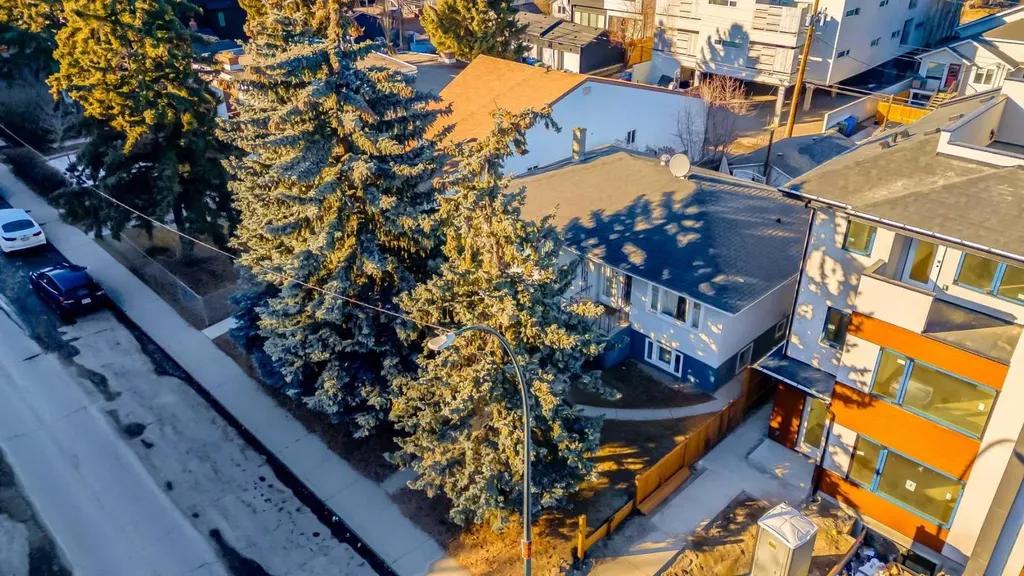 1816 28 Avenue SW Calgary AB T2T 1J8