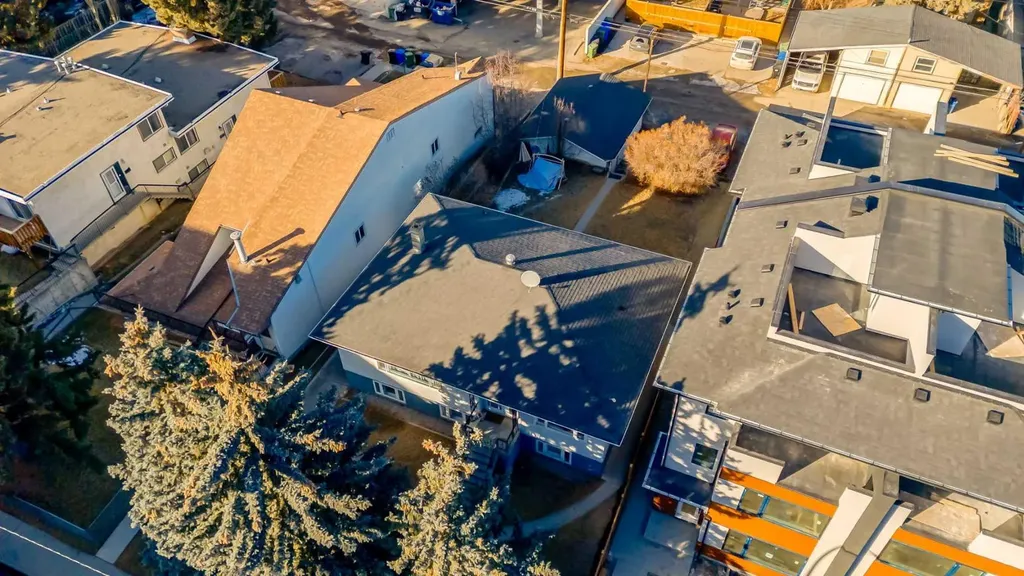 1816 28 Avenue SW Calgary AB T2T 1J8