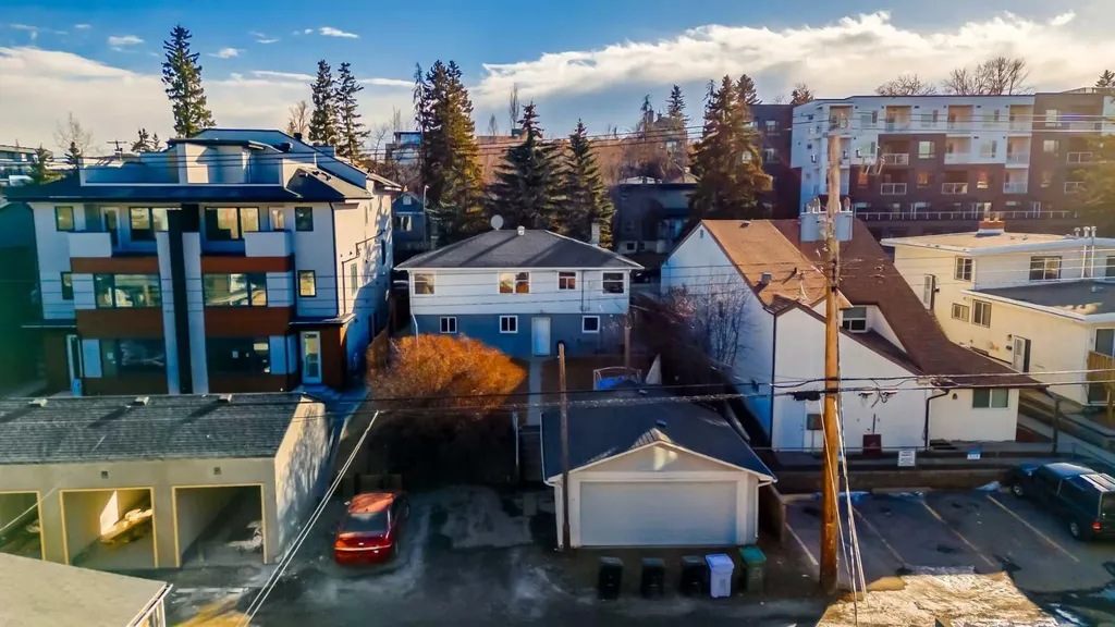 1816 28 Avenue SW Calgary AB T2T 1J8