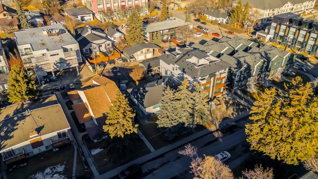 1816 28 Avenue SW Calgary AB T2T 1J8