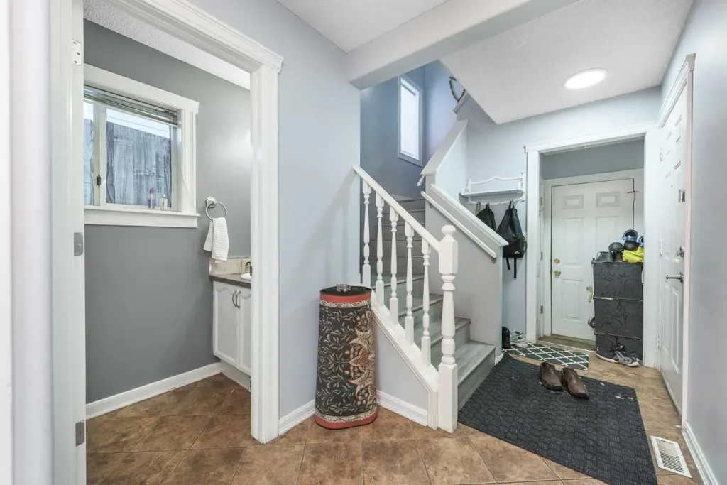 3810 Catalina Boulevard NE Calgary AB T1Y6Y3