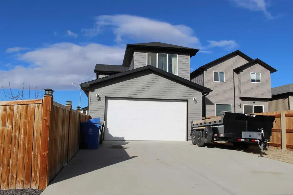958 41 Avenue N Lethbridge AB T1H 7G9
