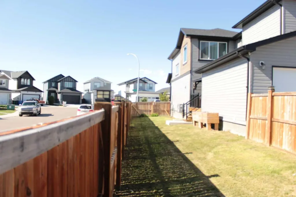 958 41 Avenue N Lethbridge AB T1H 7G9