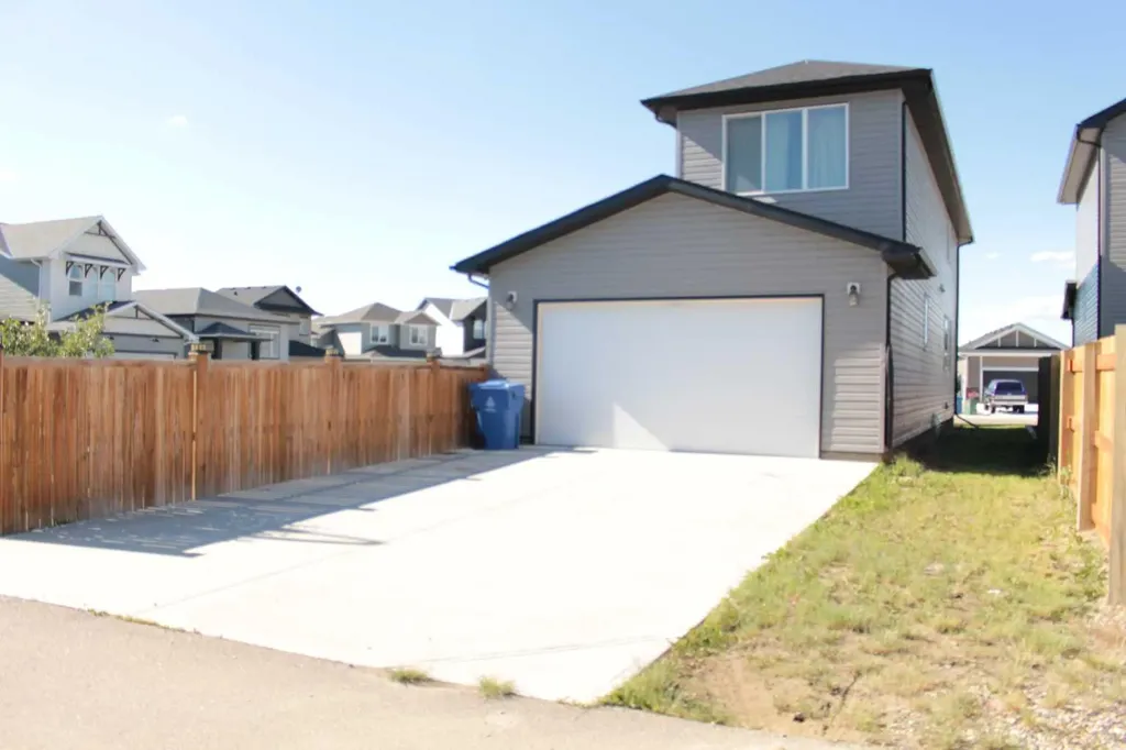 958 41 Avenue N Lethbridge AB T1H 7G9