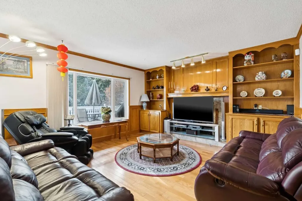 2203 Sirocco Drive SW Calgary AB T3H 2T9