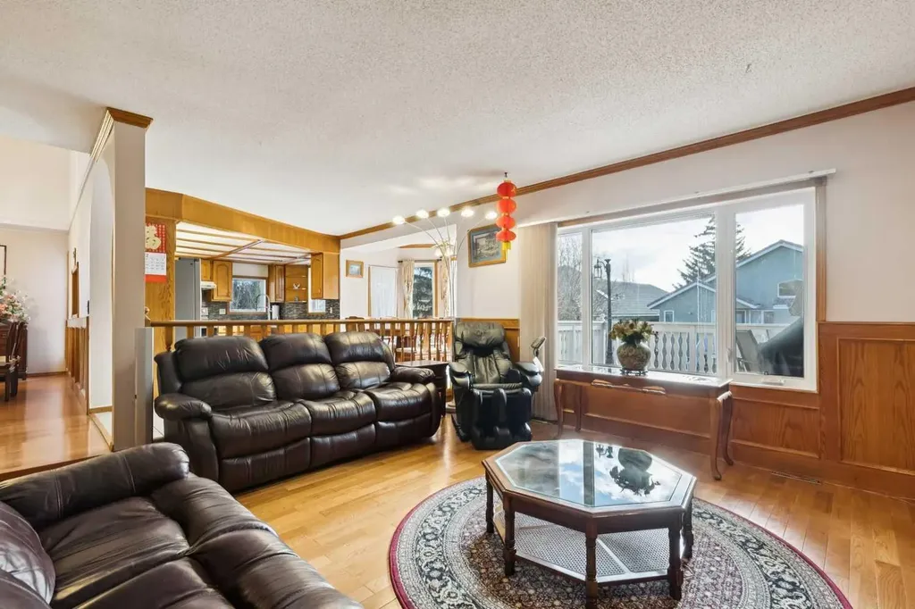 2203 Sirocco Drive SW Calgary AB T3H 2T9