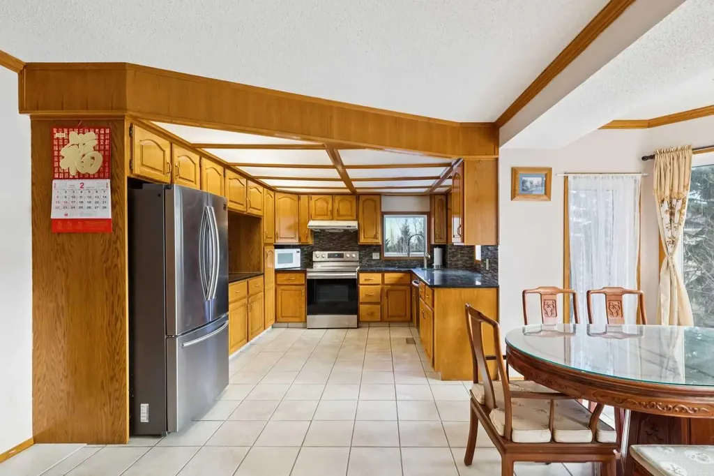2203 Sirocco Drive SW Calgary AB T3H 2T9