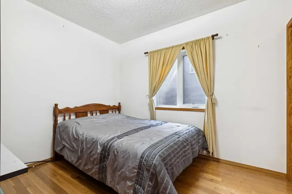 2203 Sirocco Drive SW Calgary AB T3H 2T9