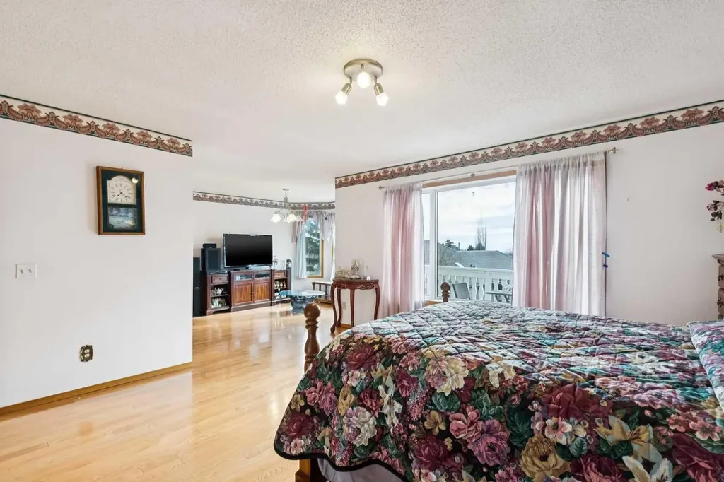 2203 Sirocco Drive SW Calgary AB T3H 2T9