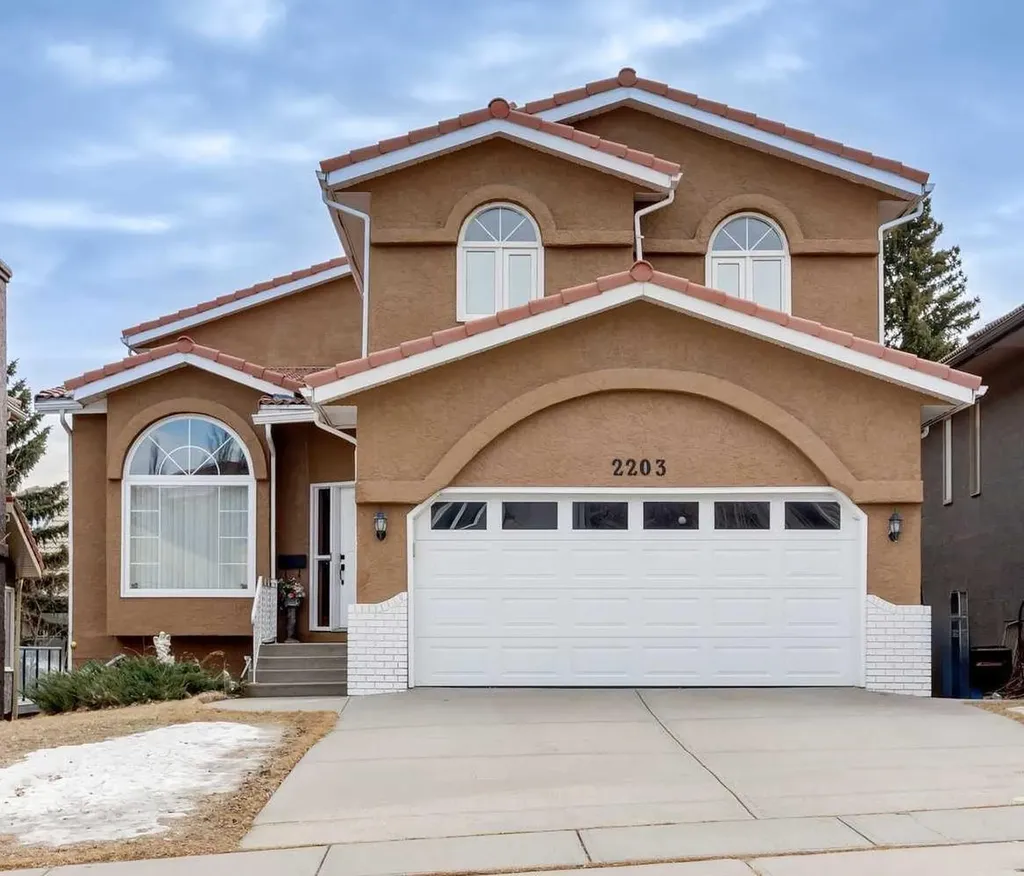 2203 Sirocco Drive SW Calgary AB T3H 2T9