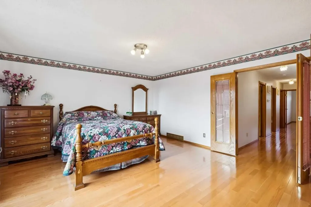 2203 Sirocco Drive SW Calgary AB T3H 2T9