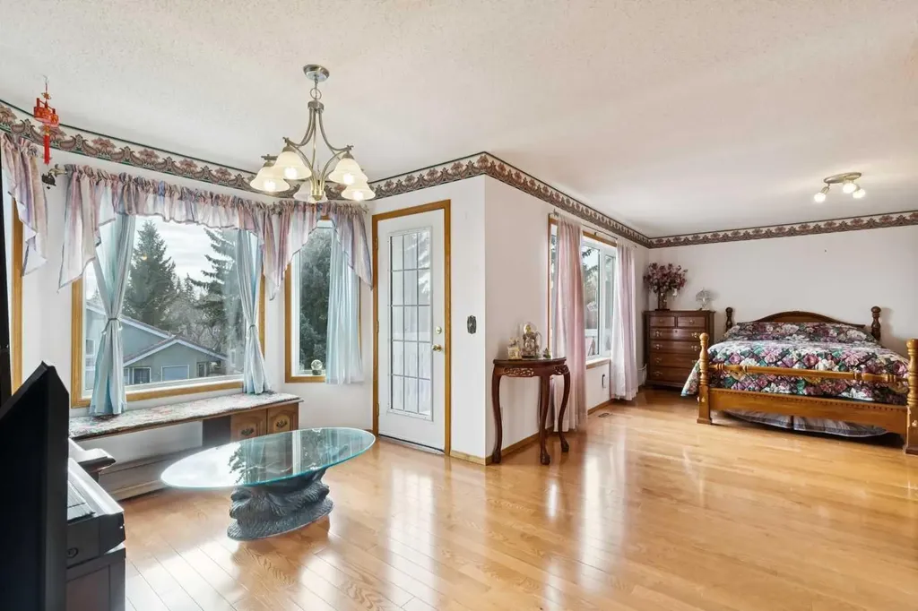 2203 Sirocco Drive SW Calgary AB T3H 2T9