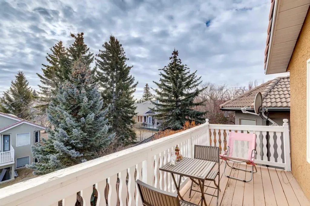 2203 Sirocco Drive SW Calgary AB T3H 2T9