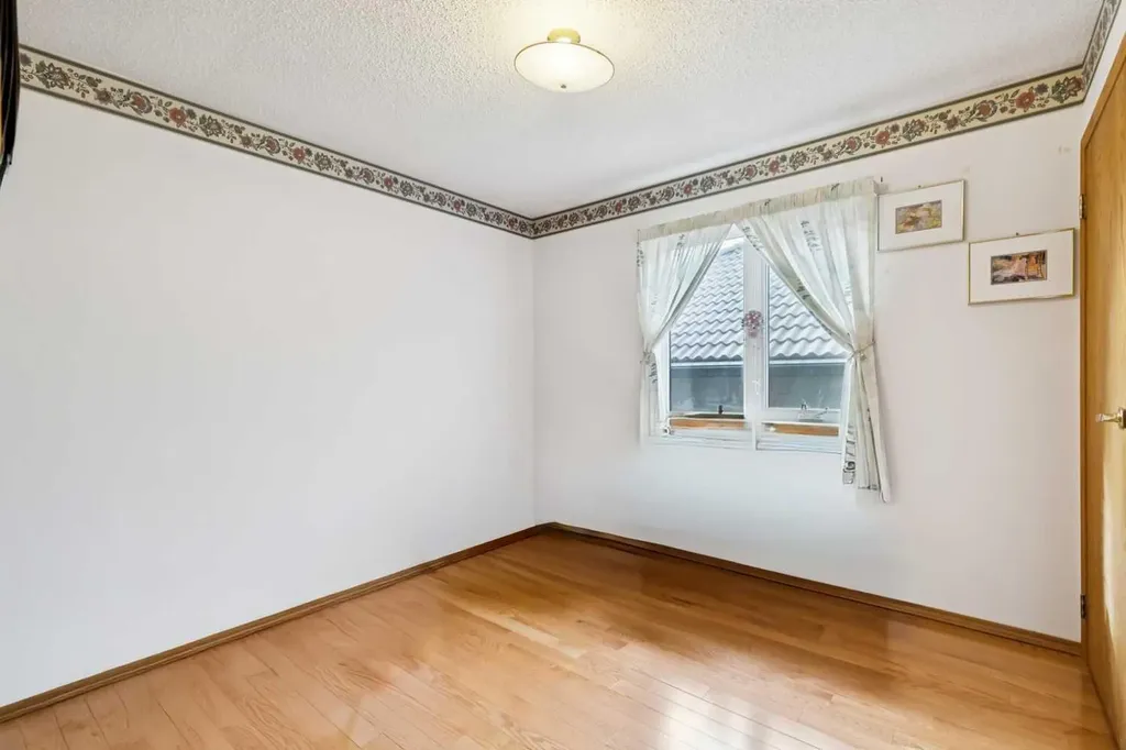 2203 Sirocco Drive SW Calgary AB T3H 2T9