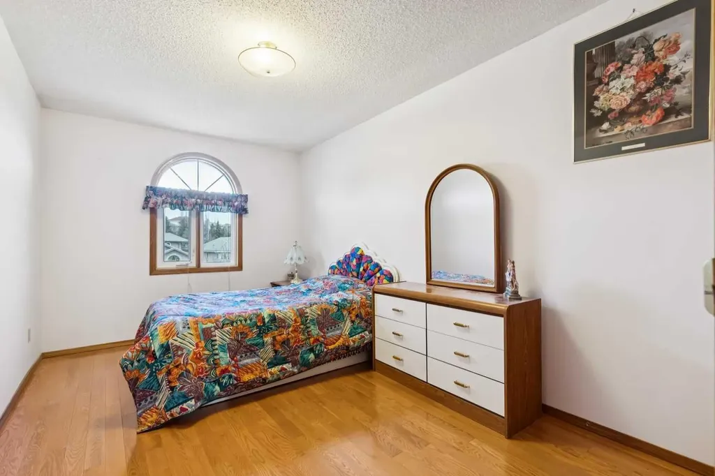 2203 Sirocco Drive SW Calgary AB T3H 2T9