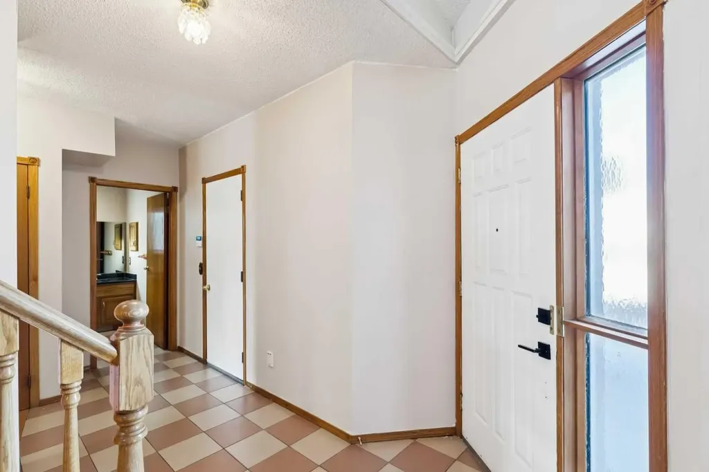 2203 Sirocco Drive SW Calgary AB T3H 2T9