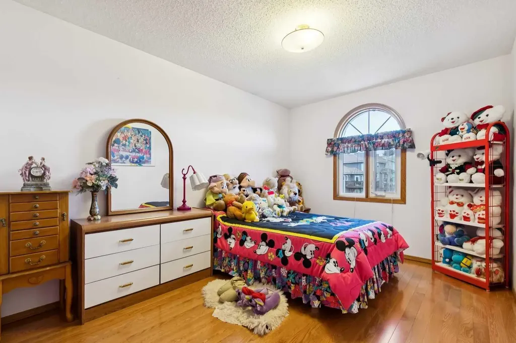 2203 Sirocco Drive SW Calgary AB T3H 2T9
