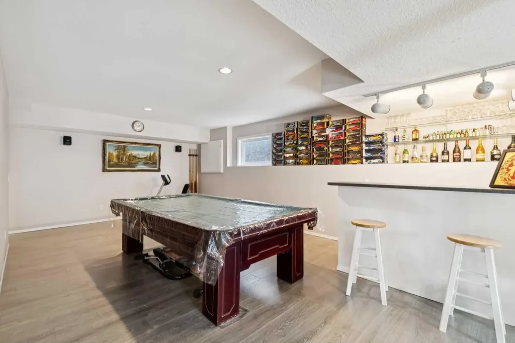 2203 Sirocco Drive SW Calgary AB T3H 2T9