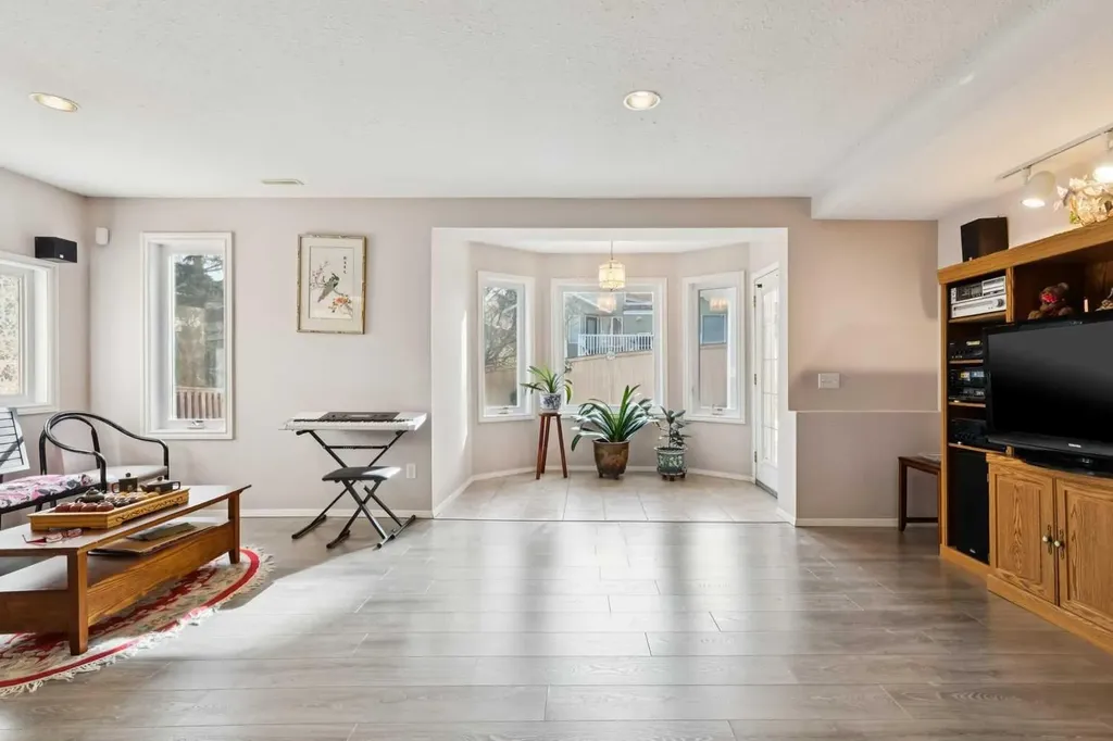 2203 Sirocco Drive SW Calgary AB T3H 2T9