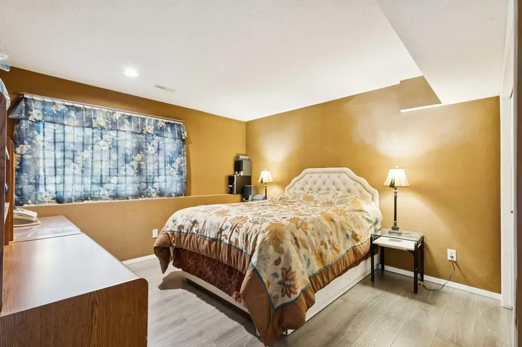 2203 Sirocco Drive SW Calgary AB T3H 2T9