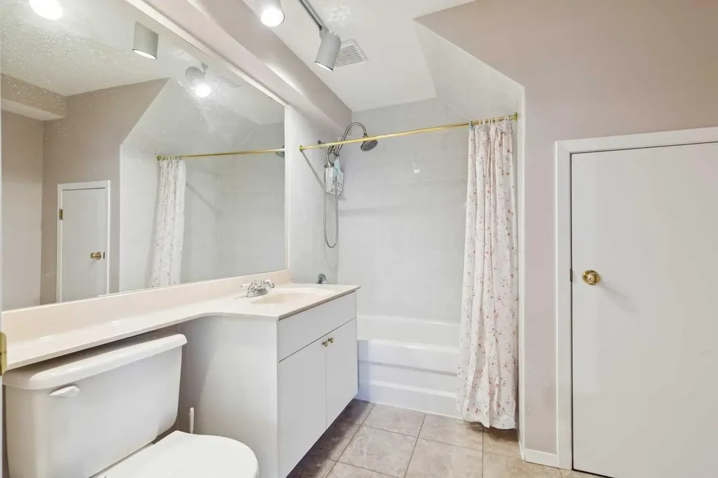 2203 Sirocco Drive SW Calgary AB T3H 2T9