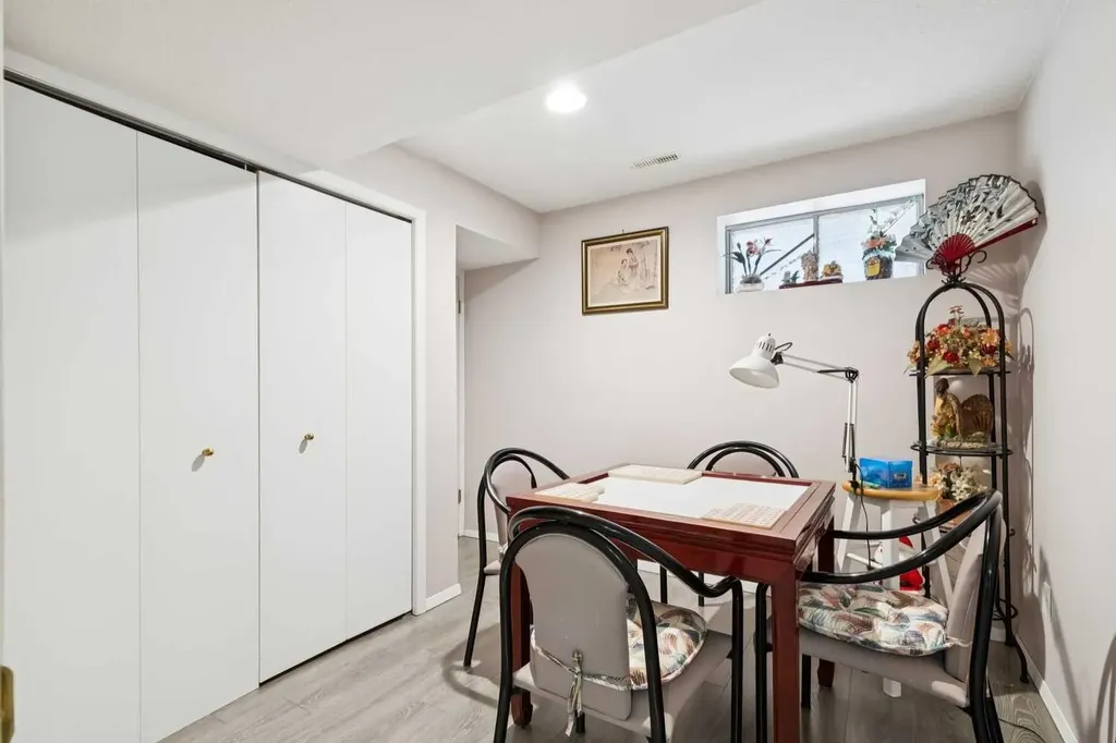 2203 Sirocco Drive SW Calgary AB T3H 2T9