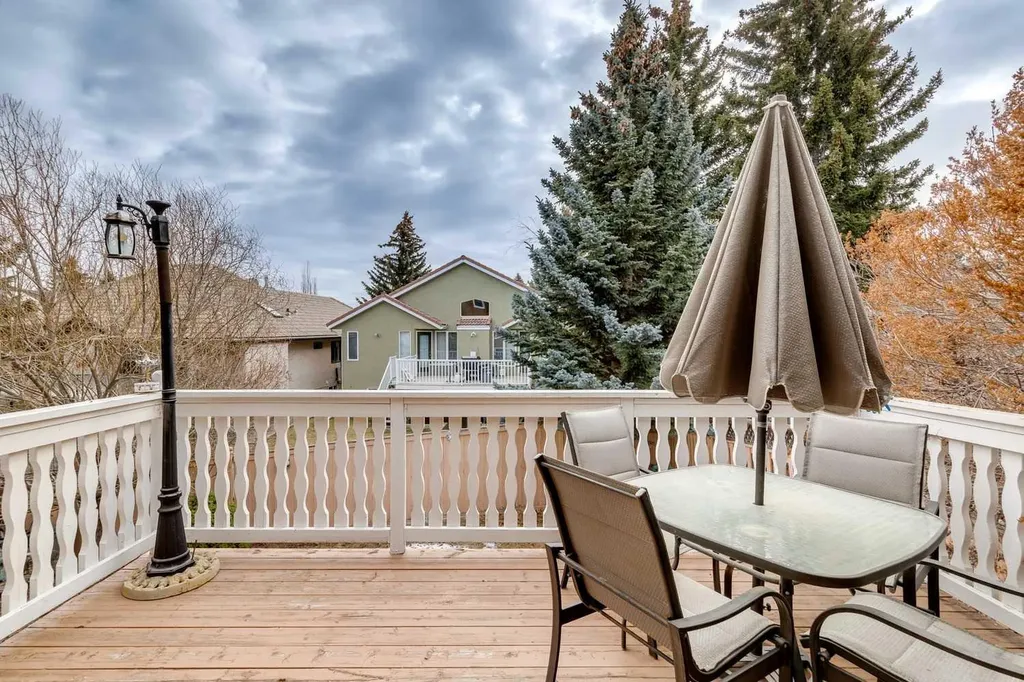 2203 Sirocco Drive SW Calgary AB T3H 2T9