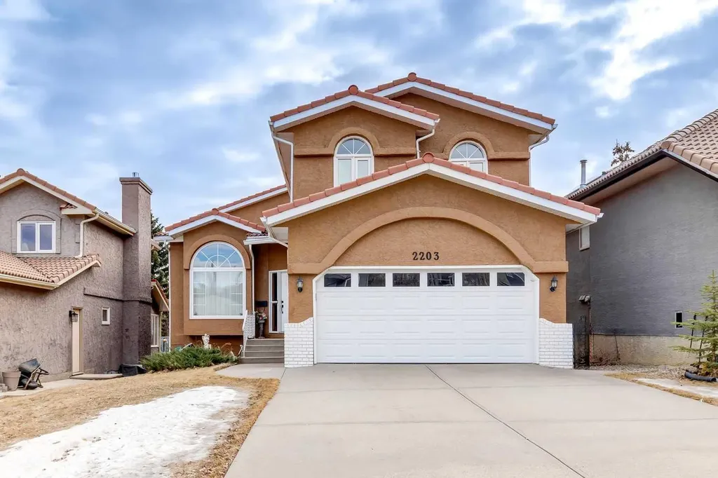 2203 Sirocco Drive SW Calgary AB T3H 2T9
