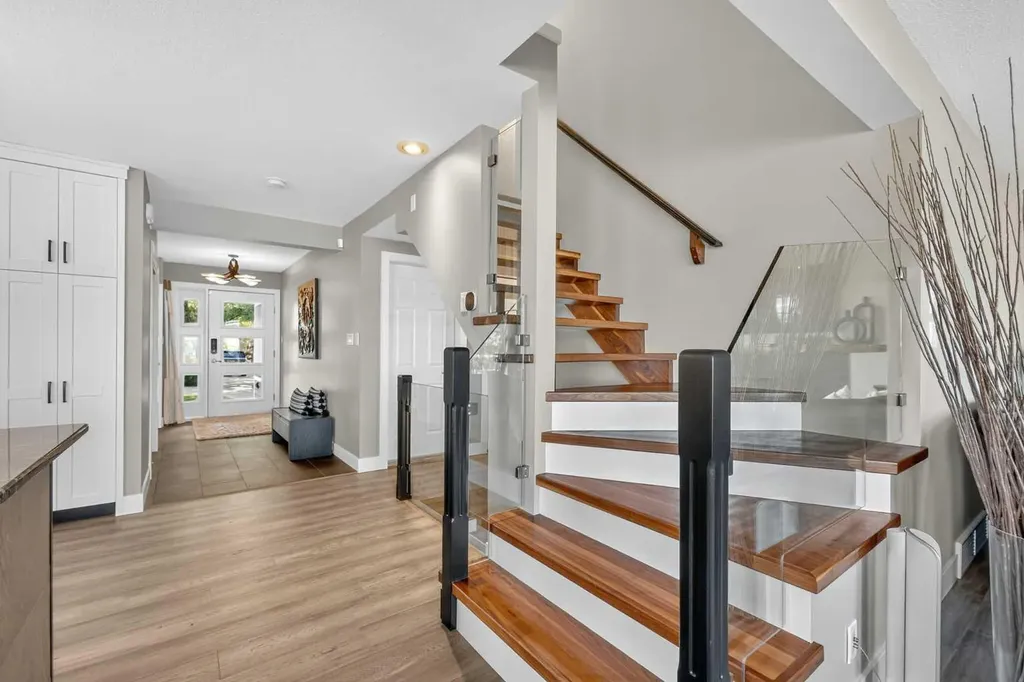398 Marina Bay Place Sylvan Lake AB T4S1E9