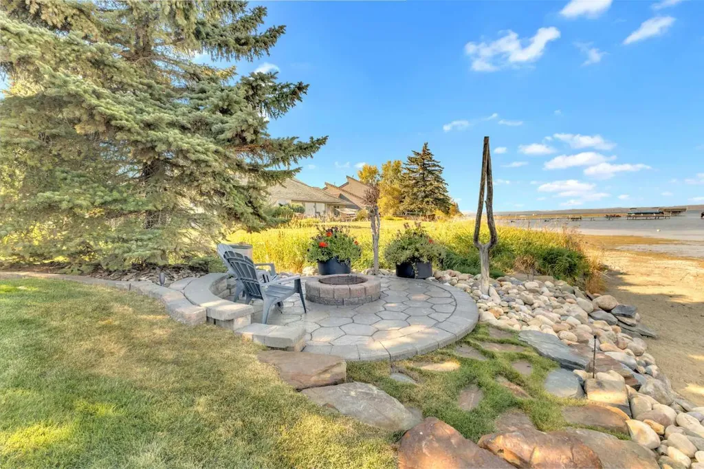 398 Marina Bay Place Sylvan Lake AB T4S1E9