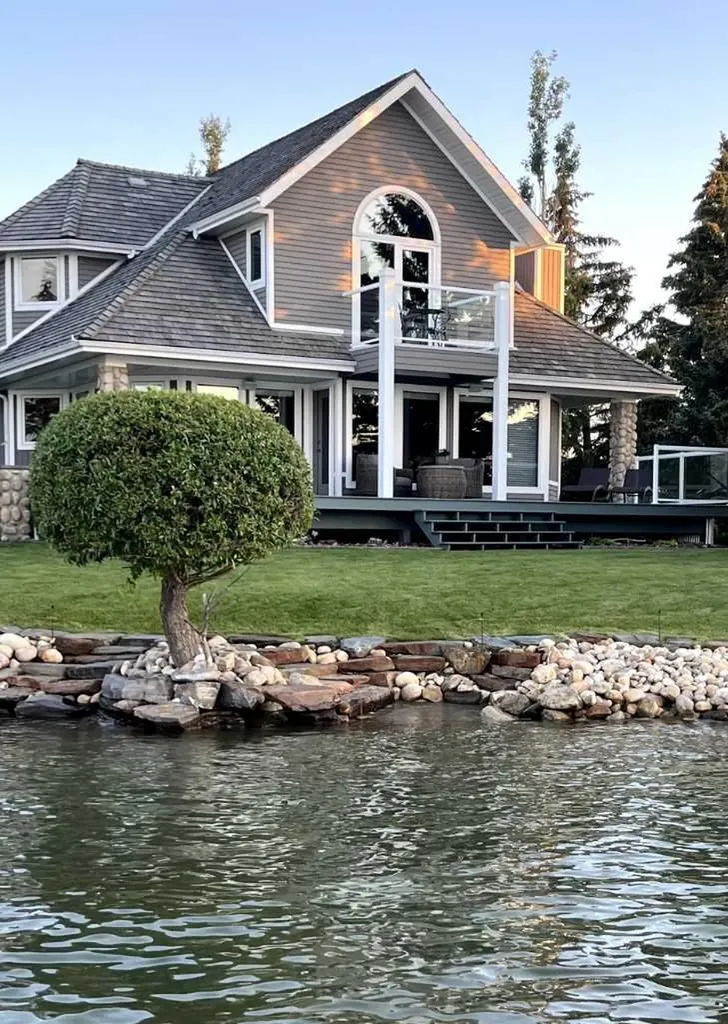 398 Marina Bay Place Sylvan Lake AB T4S1E9