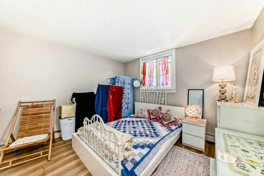 315 9a Street NW Calgary AB T2N 1T7
