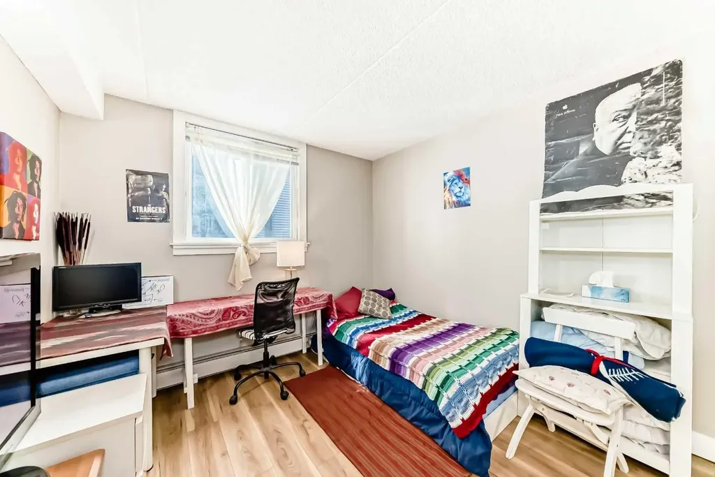 315 9a Street NW Calgary AB T2N 1T7
