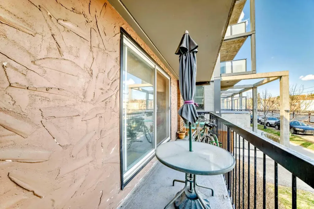 315 9a Street NW Calgary AB T2N 1T7