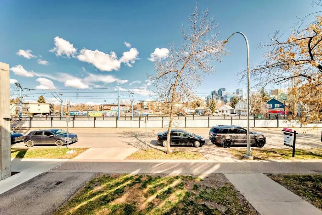315 9a Street NW Calgary AB T2N 1T7