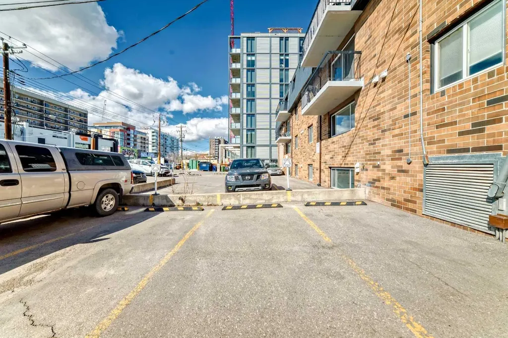 315 9a Street NW Calgary AB T2N 1T7