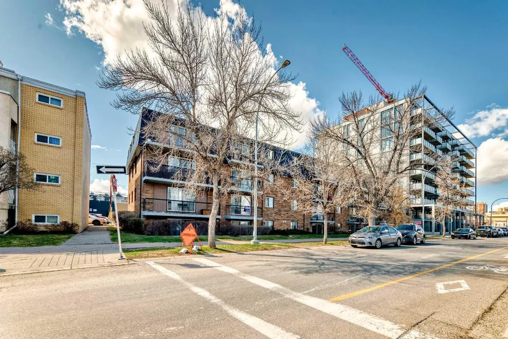 315 9a Street NW Calgary AB T2N 1T7