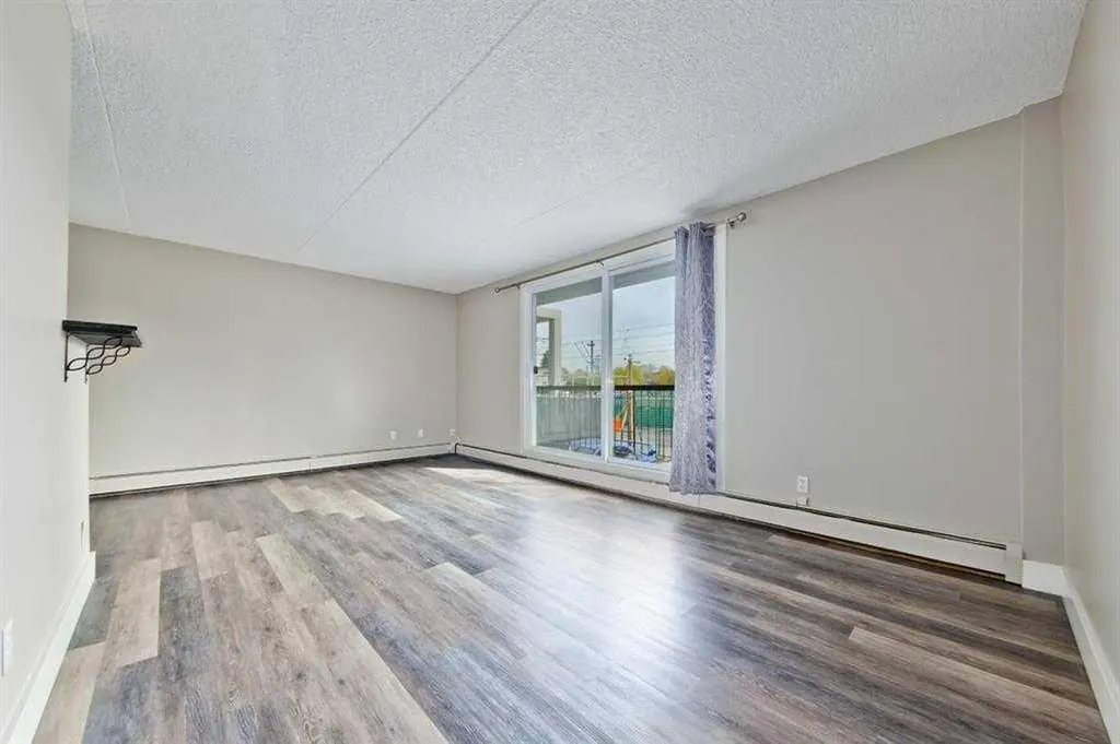 315 9a Street NW Calgary AB T2N 1T7