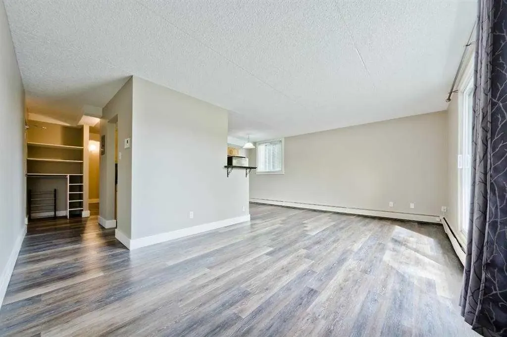 315 9a Street NW Calgary AB T2N 1T7