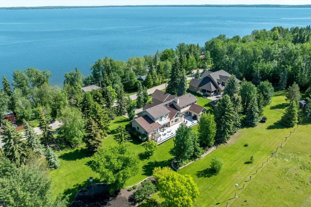 248 Lakeshore Drive Grandview AB T0C 2V0
