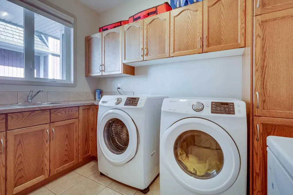 384 Marina Bay Place Sylvan Lake AB T4S 1E9