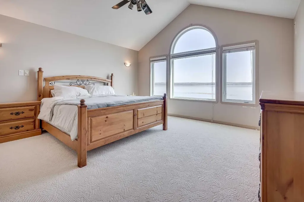 384 Marina Bay Place Sylvan Lake AB T4S 1E9