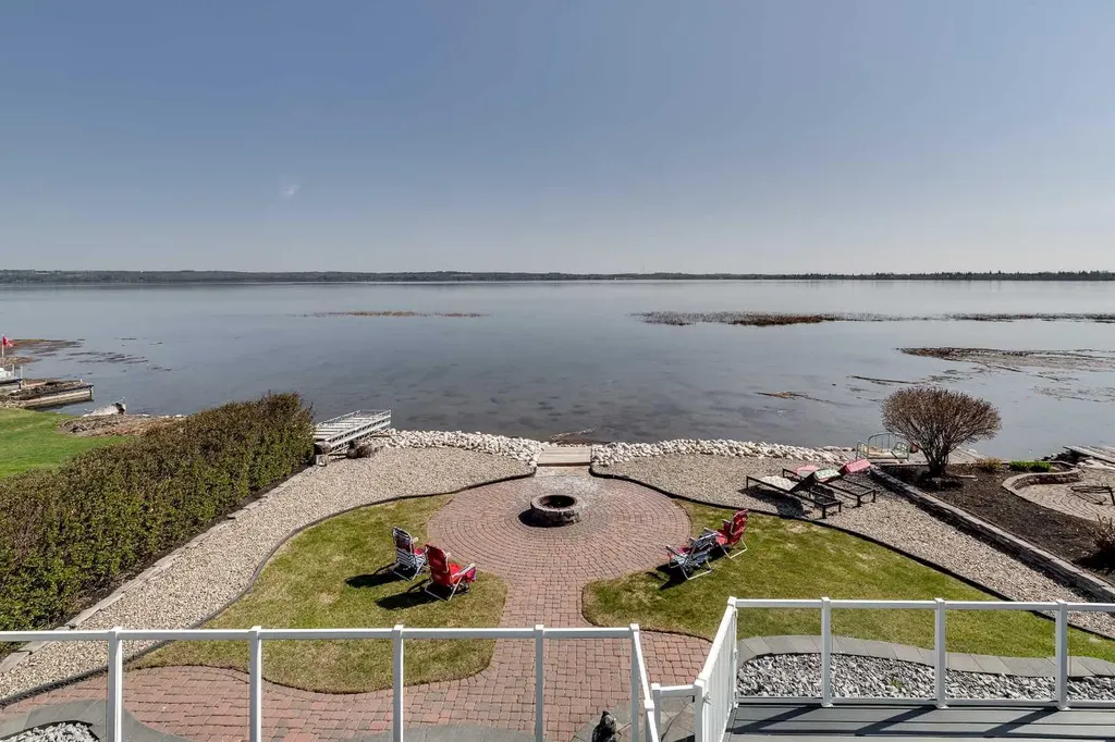 384 Marina Bay Place Sylvan Lake AB T4S 1E9