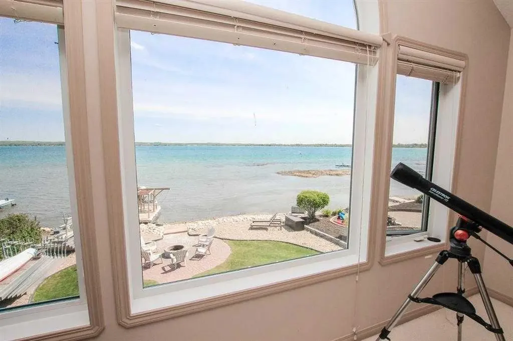 384 Marina Bay Place Sylvan Lake AB T4S 1E9