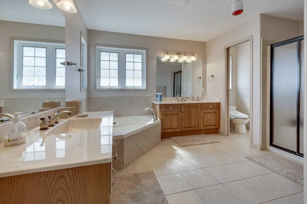 384 Marina Bay Place Sylvan Lake AB T4S 1E9