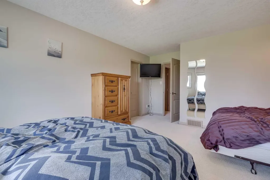384 Marina Bay Place Sylvan Lake AB T4S 1E9