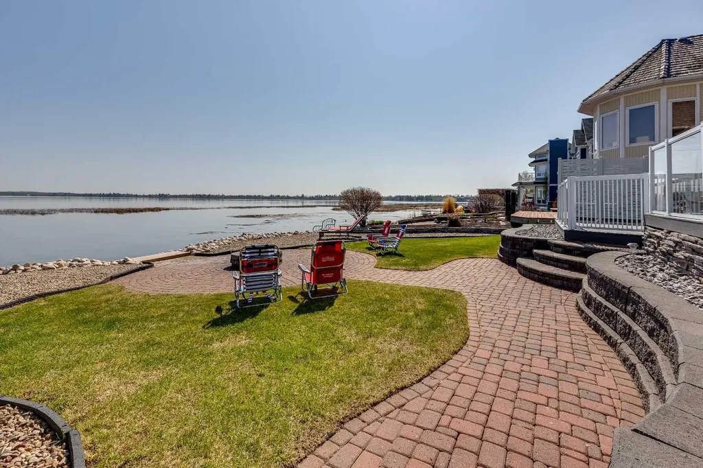 384 Marina Bay Place Sylvan Lake AB T4S 1E9