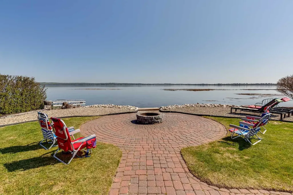 384 Marina Bay Place Sylvan Lake AB T4S 1E9