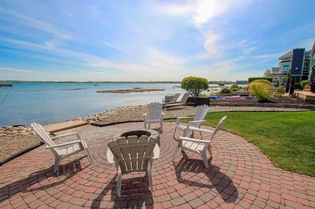 384 Marina Bay Place Sylvan Lake AB T4S 1E9
