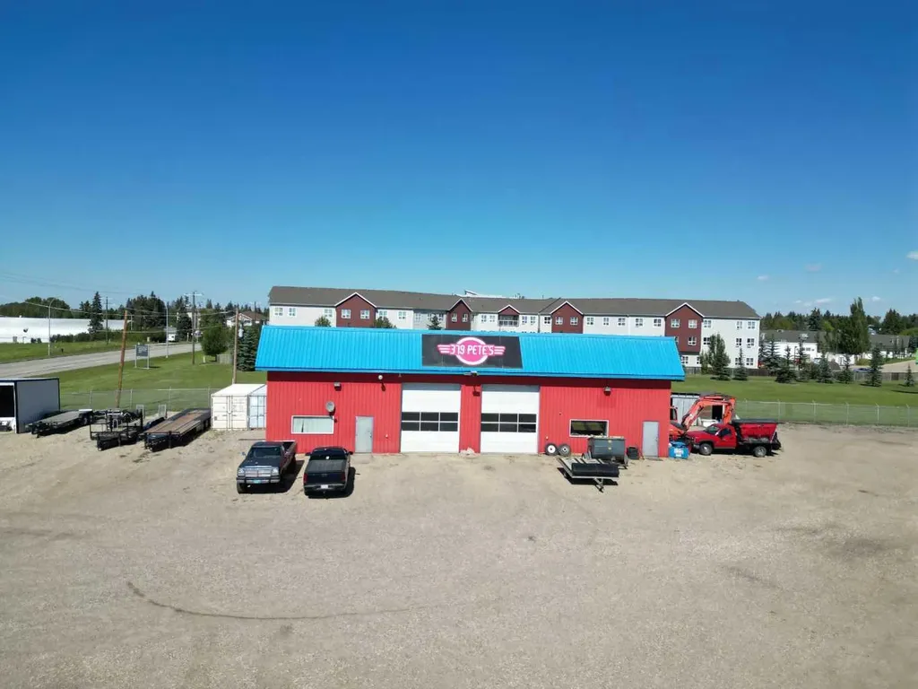 3208 52 Avenue Innisfail AB T4G1E2